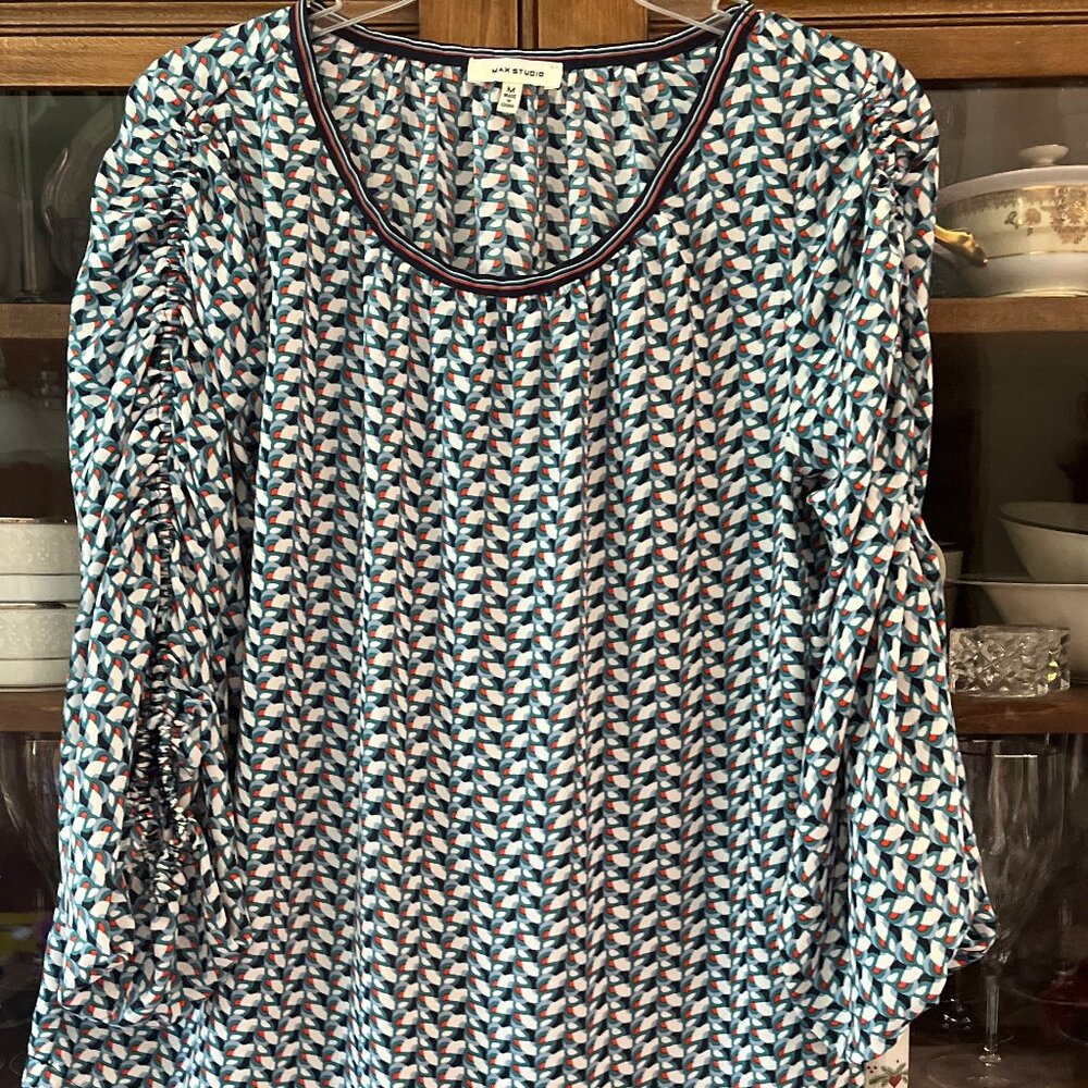 Max Studio Blouse Size Medium M geometric patterned blouse.
